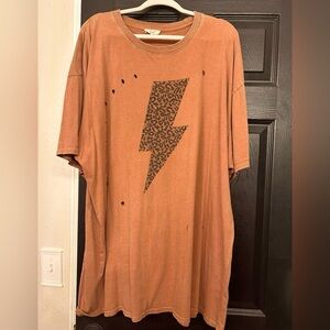 Easel Oversized Graphic Tee